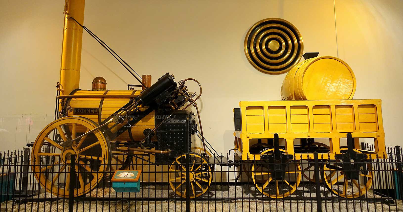 Erste Lokomotive "Rocket" (1829) von Robert Stephenson (1803-1859), Nachbau, Wissenschaftsmuseum Chicago (Public Domain)