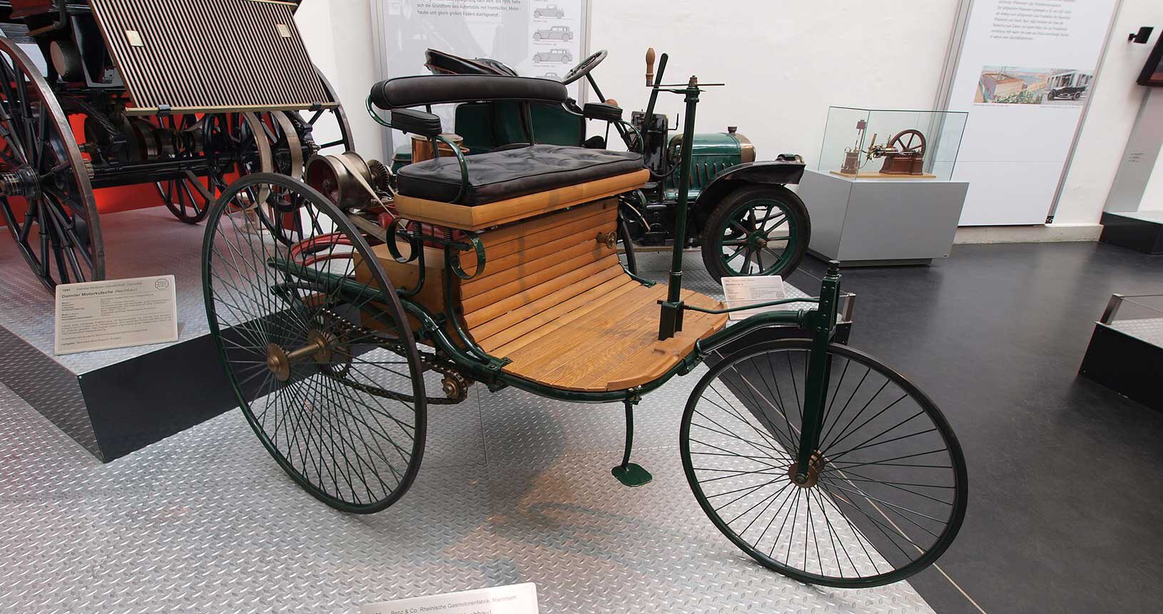 Benz Patent-Motorwagen (1886), Nachbau, Foto: Alf van Beem - Public Domain