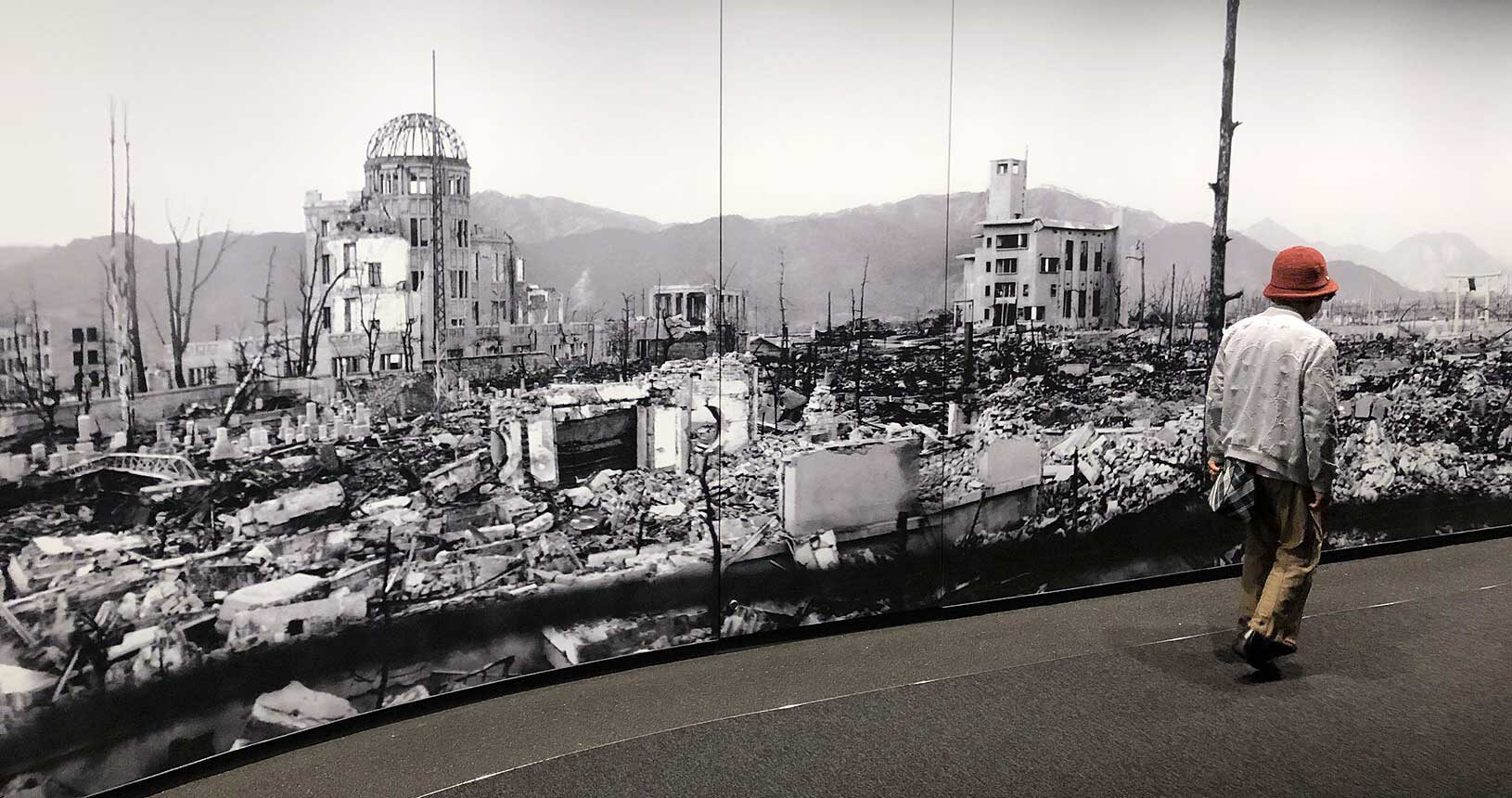 Abwurf der ersten Atombombe am 6. August 1945 auf Hiroshima (Japan), Peace-Memorial-Museum in Hiroshima (Public Domain)